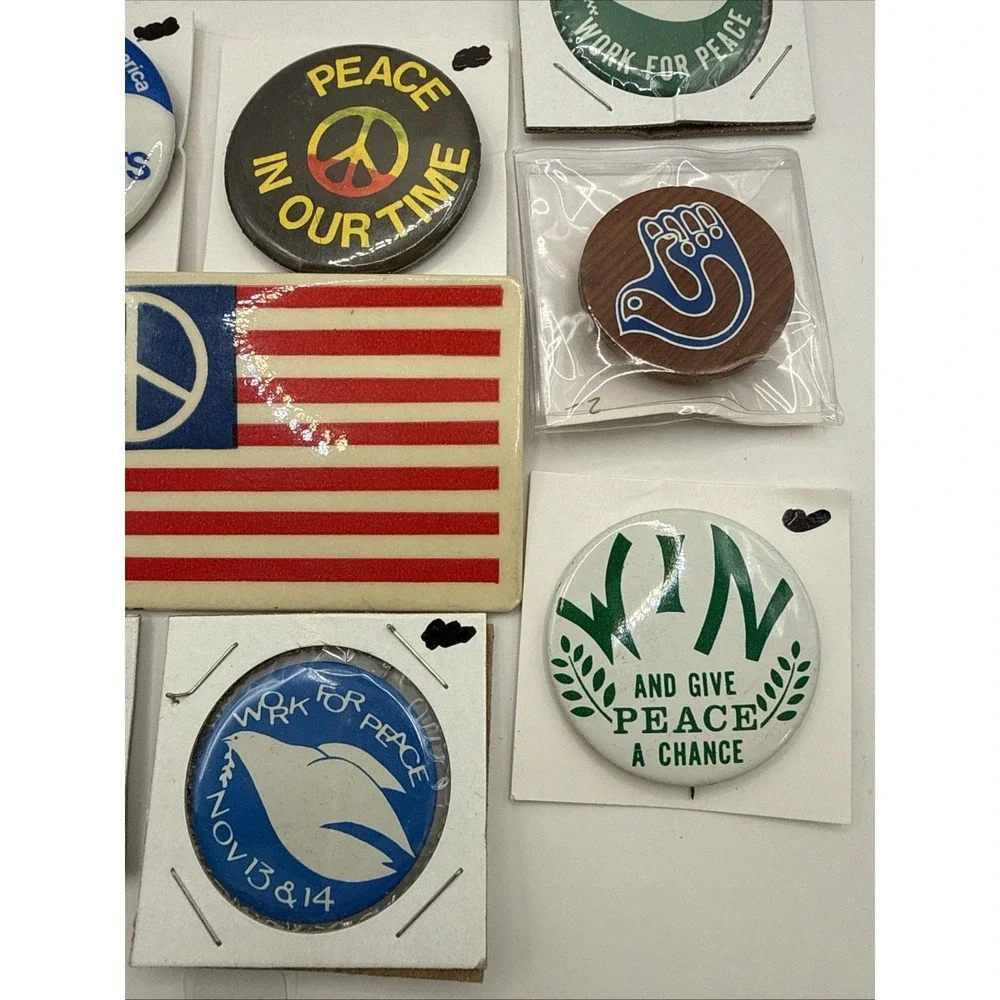 Lot of Vintage Political Pins 1950-1970 Anti Vietnam. Pro Peace. America. Democr